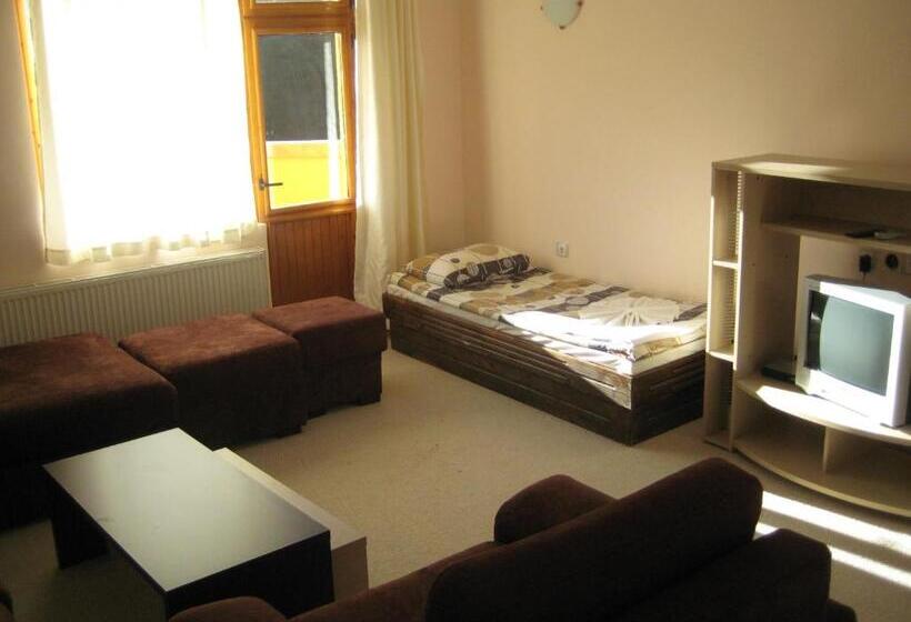 جناح مزوَّد بشرفة, Restaurant Popini Laki