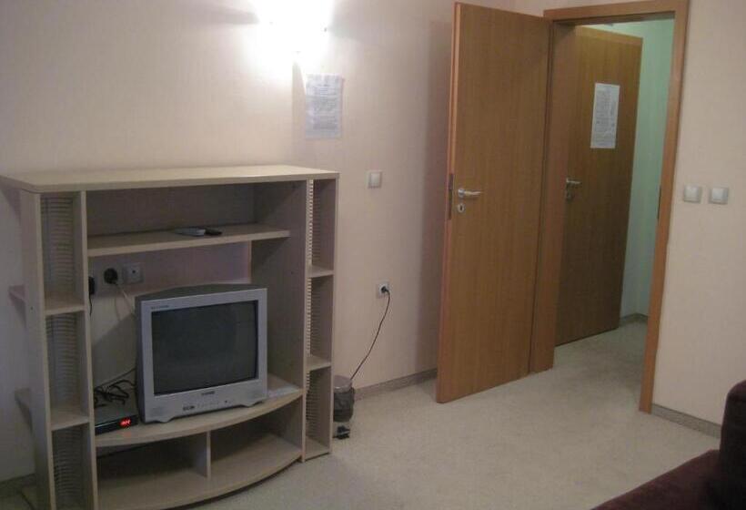 جناح مزوَّد بشرفة, Restaurant Popini Laki