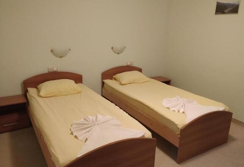 غرفة قياسية مزوَّدة بشُرفة, Restaurant Popini Laki