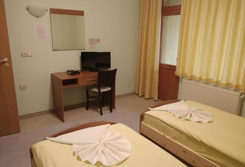 غرفة قياسية مزوَّدة بشُرفة, Restaurant Popini Laki