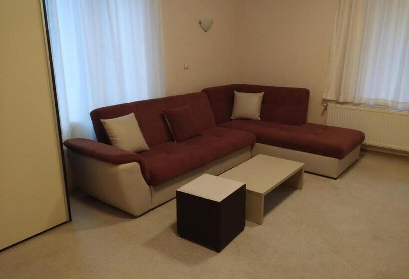 جناح مزوَّد بشرفة, Restaurant Popini Laki