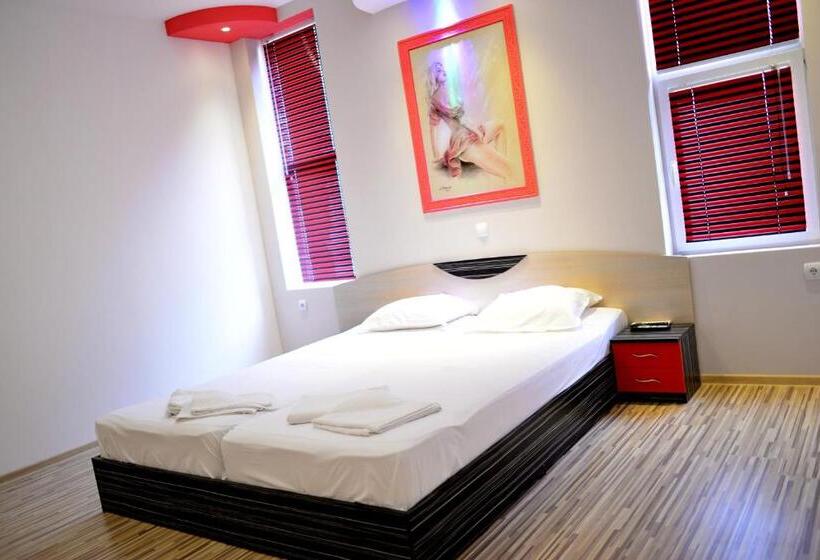 豪华工作室, Avangard