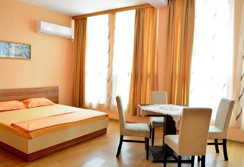 豪华工作室, Avangard