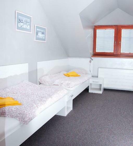 חדר סטנדרט לשלושה עם חדר אמבטיה משוף, Penzion Pohanka