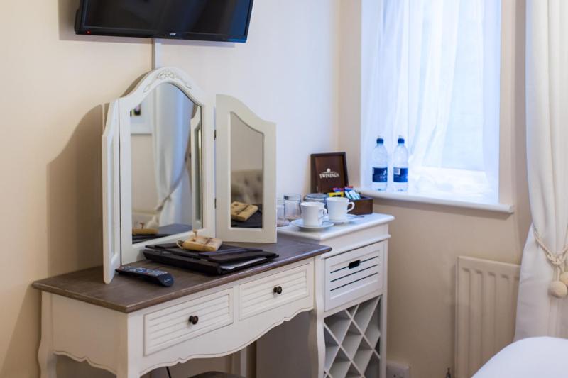 غرفة أساسية, Limestone