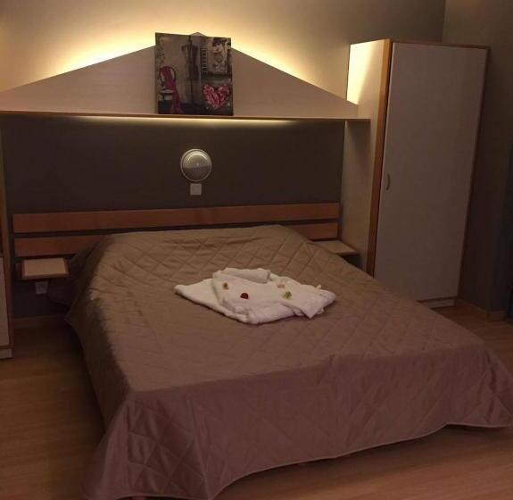 스탠다드 스튜디오, La Résidence Du Spa Et La Résidence Des Thermes