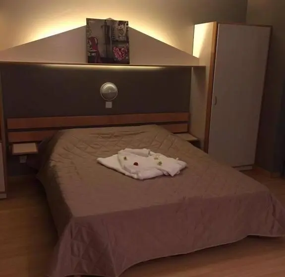 スタンダードスタジオ, La Résidence Du Spa Et La Résidence Des Thermes