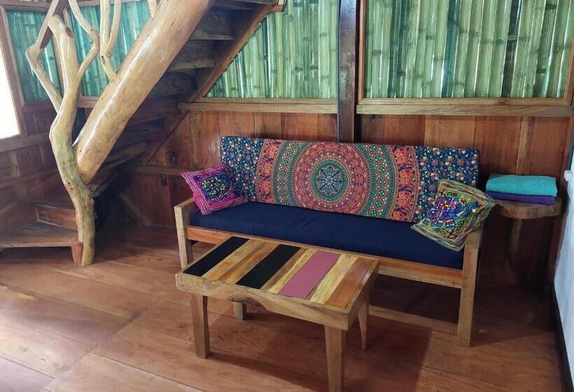 스탠다드 방갈로, La Urraca Loca Hostel