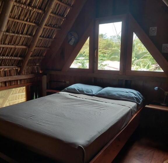 스탠다드 방갈로, La Urraca Loca Hostel