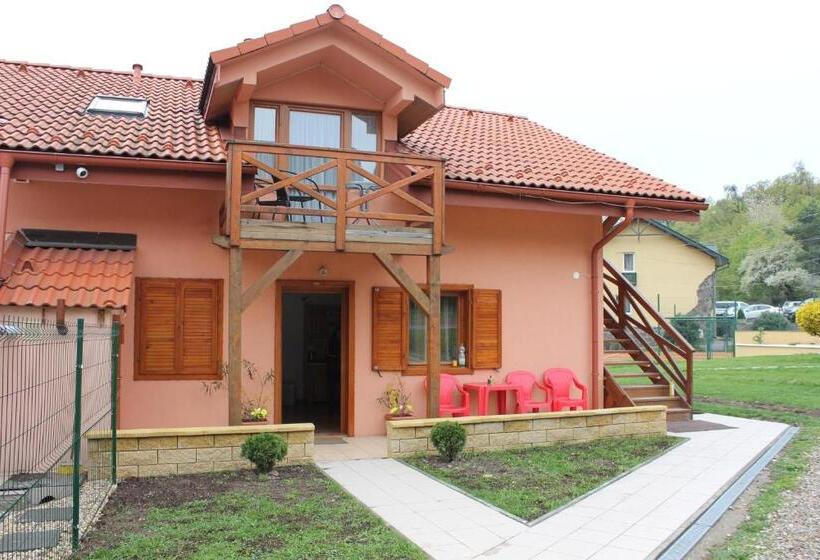 带1个卧室的带阳台的公寓, Apartmany U Janka Vinné Jazero