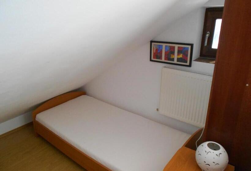 חדר סטנדרט לשלושה, Casa Rudi & Ella