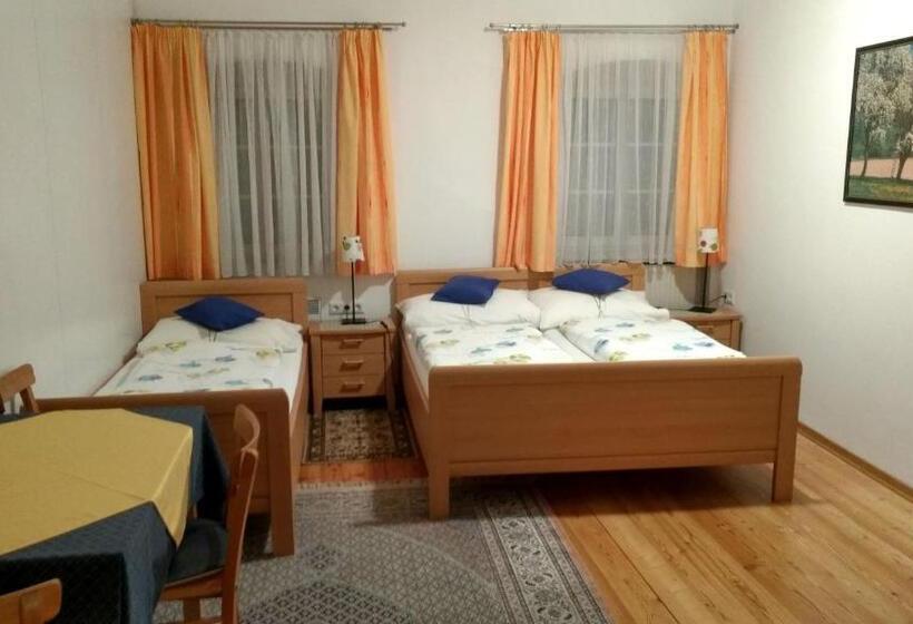 标准三人间, Landgasthof Winklehner