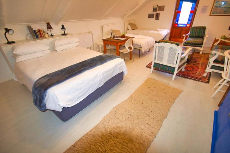 חדר סטנדרט לשלושה, Pascal's Of Napier