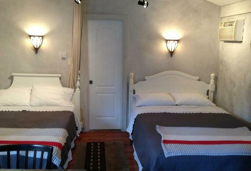 小室, Auberge Old Chelsea