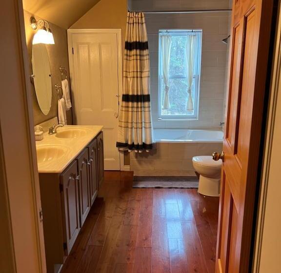 经济房, Auberge Old Chelsea