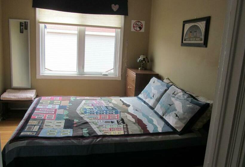 Standard Værelse Delt Badeværelse, Exploits Inn And Suites