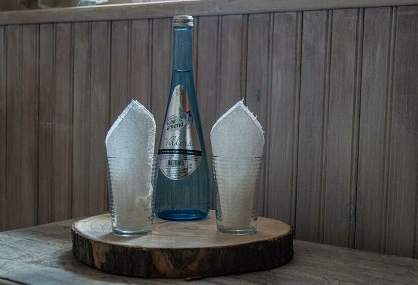 Номер Стандарт, Au Cheval Noir