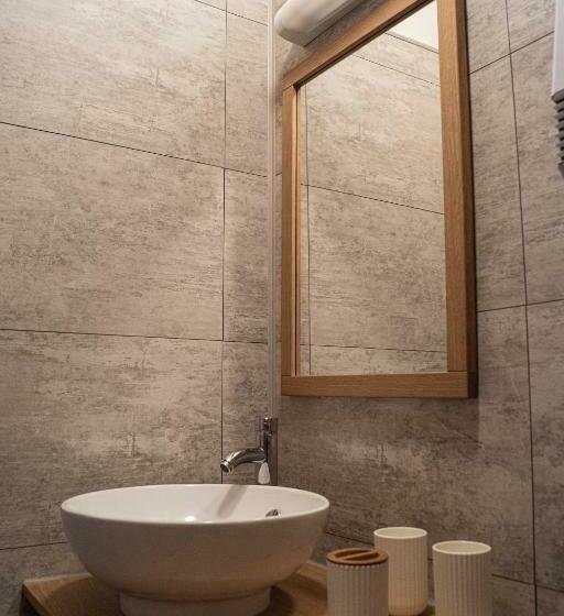 Номер Стандарт, Au Cheval Noir