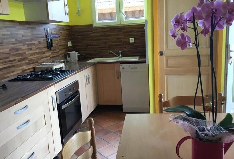 스탠다드 스튜디오, La Ferme De Montard