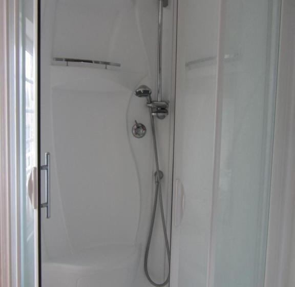 四人标准间, La Robinière