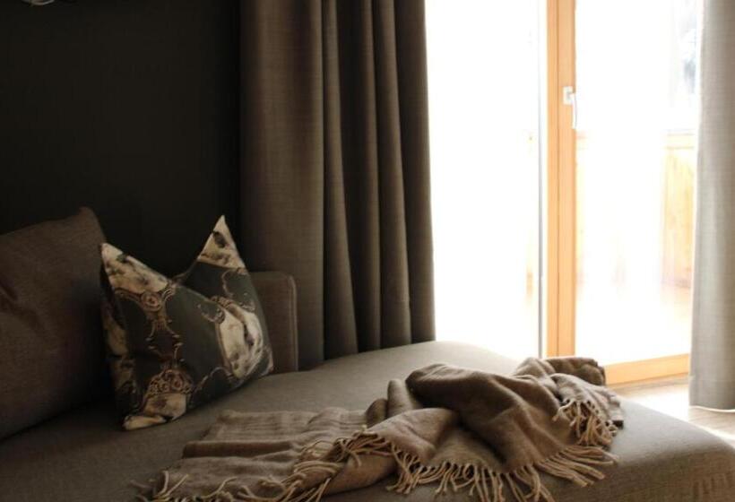 דירת חדר, Das Moriggl