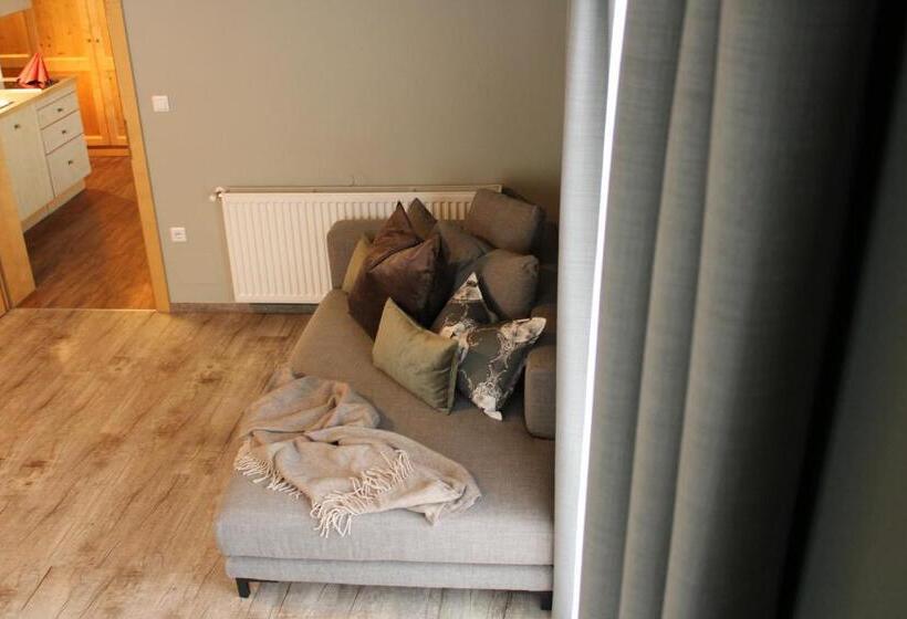 דירת חדר, Das Moriggl