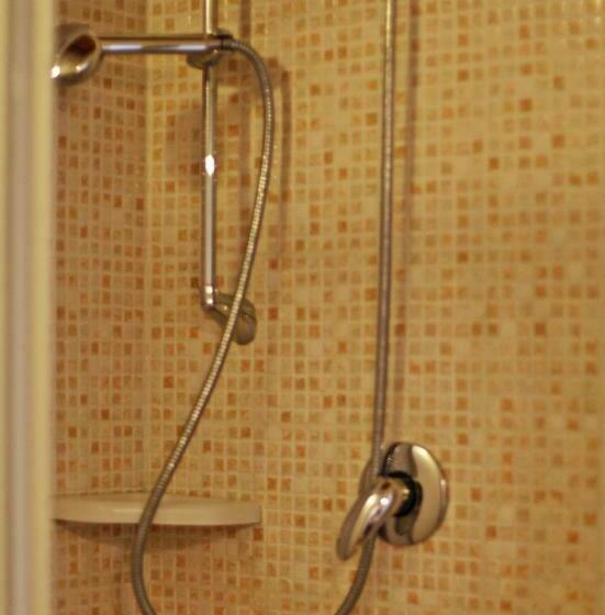 חדר סטנדרט לשלושה, Alla Nave