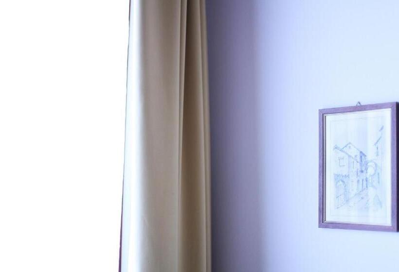 חדר סטנדרט לשלושה, Alla Nave