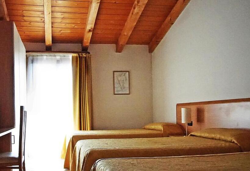 חדר סטנדרט לשלושה, Alla Nave