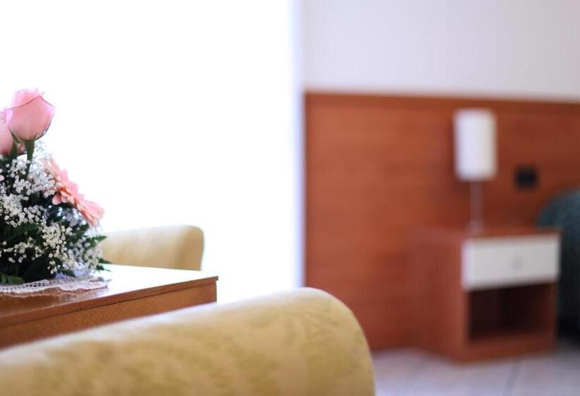 חדר סטנדרט לארבעה, Alla Nave