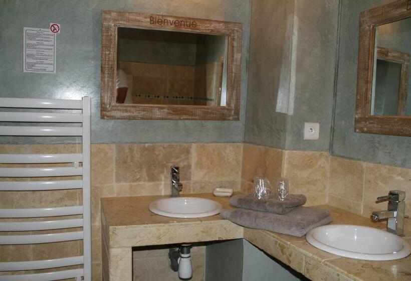 Семейный Номер, Le Mas Du Pont Roman