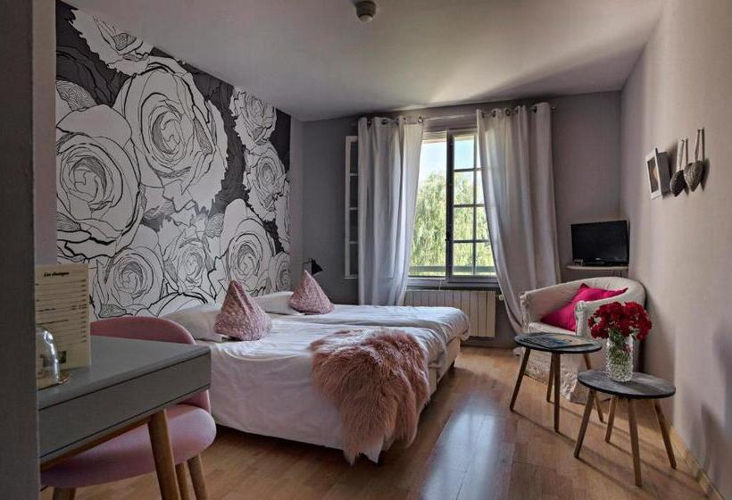 Номер Стандарт, Le Mas Du Pont Roman