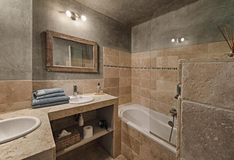 Семейный Номер, Le Mas Du Pont Roman