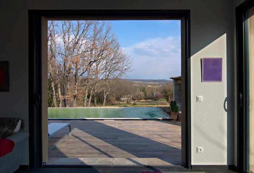 Вилла 3 Спальни с Бассейном, Le Mas Du Pont Roman