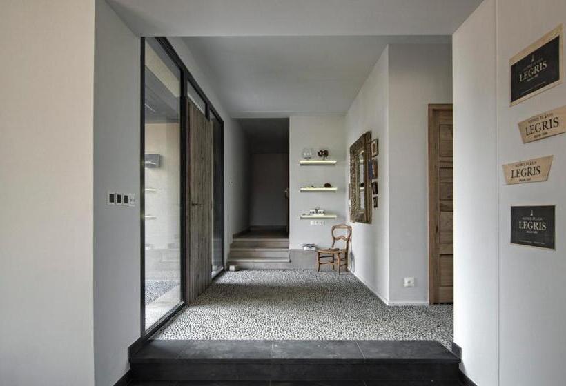 Вилла 3 Спальни с Бассейном, Le Mas Du Pont Roman