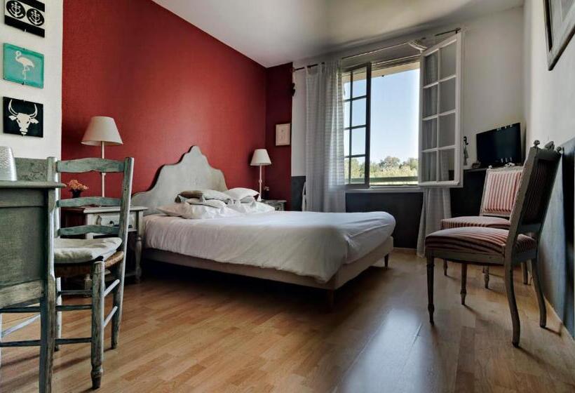 Номер Стандарт Вид на Сад, Le Mas Du Pont Roman