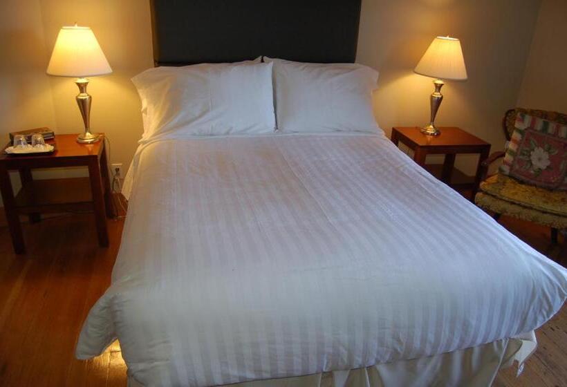 Standardzimmer Kingsize Bett, Mayne Island Resort