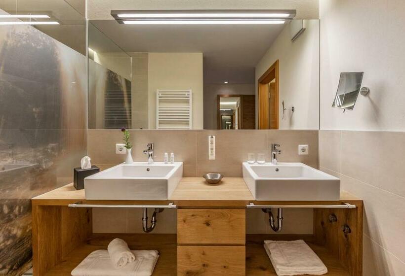 可观山景的小型套房, Maraias   Luxury Suites & Apartments