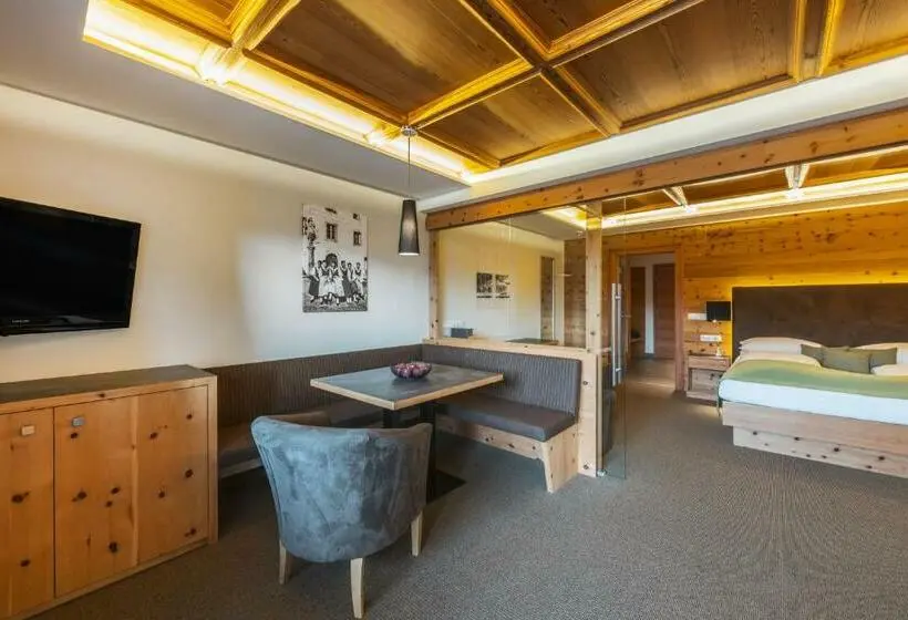 山の見えるジュニアスイート, Maraias   Luxury Suites & Apartments