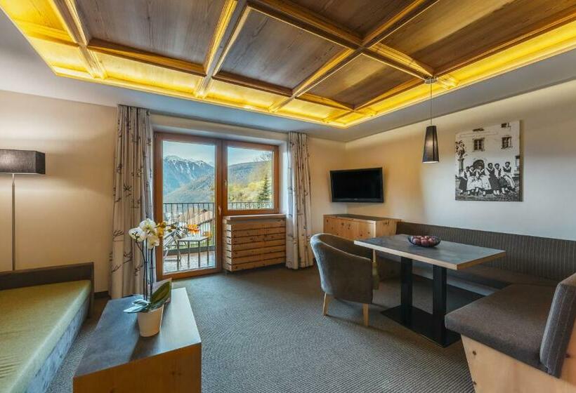 جناح جونيور مطل على الجبل, Maraias   Luxury Suites & Apartments