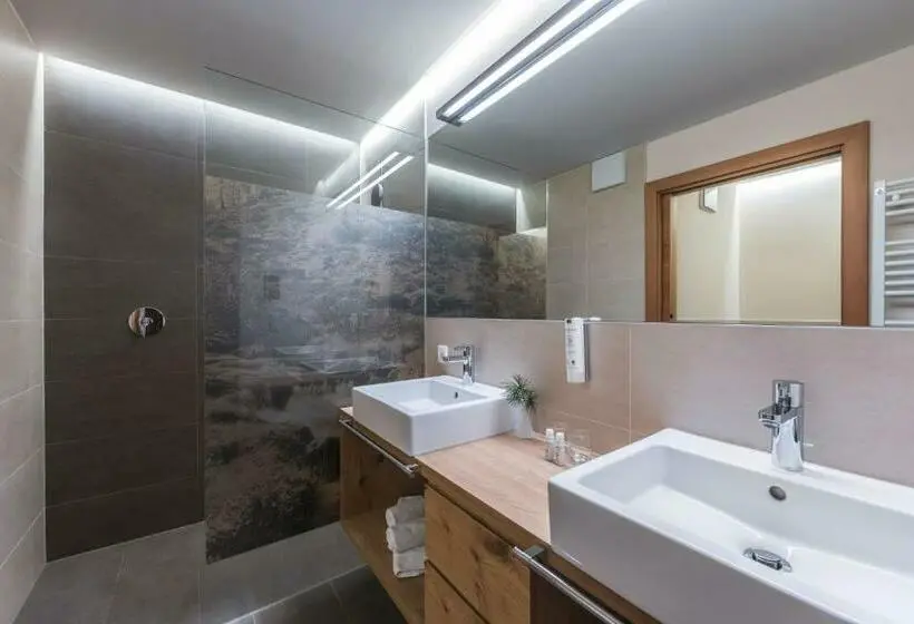 山の見えるジュニアスイート, Maraias   Luxury Suites & Apartments