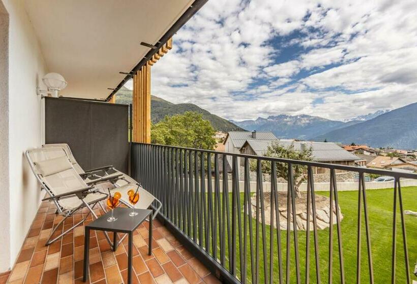 جناح جونيور مطل على الجبل, Maraias   Luxury Suites & Apartments