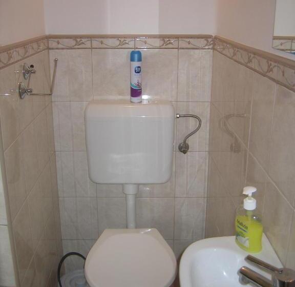 غرفة قياسية ثلاثية, Keletifény Vendégház