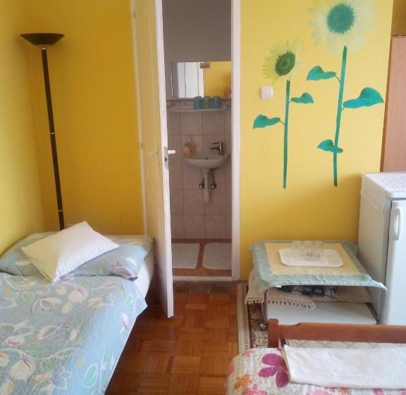 غرفة قياسية ثلاثية, Keletifény Vendégház