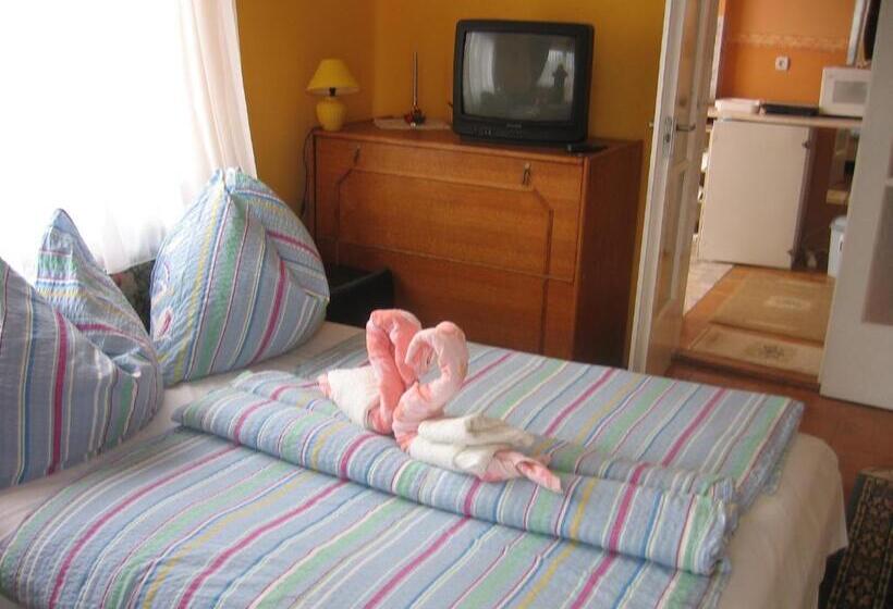 غرفة قياسية رباعية, Keletifény Vendégház