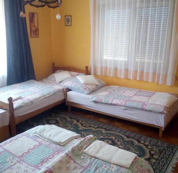 غرفة قياسية رباعية, Keletifény Vendégház