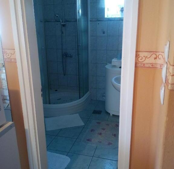 غرفة قياسية رباعية, Keletifény Vendégház