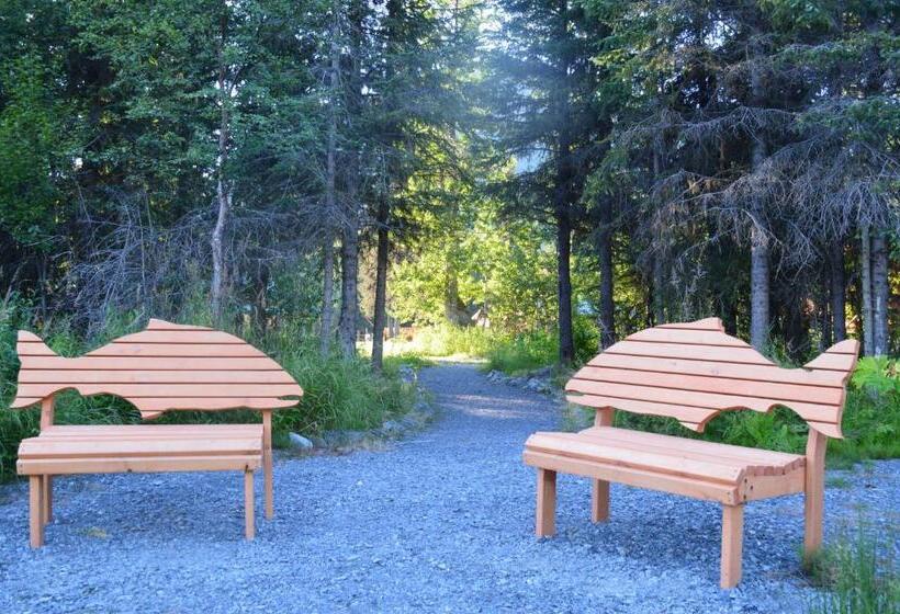 标准平房, Summit Lake Lodge