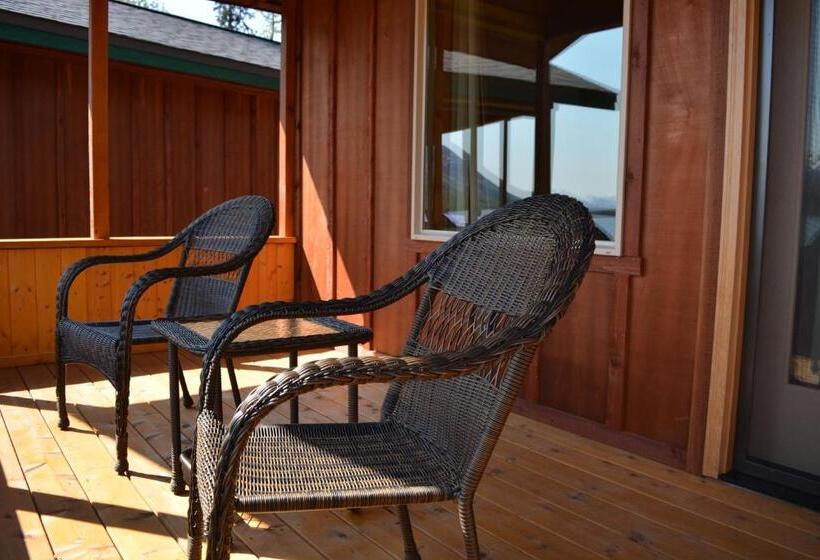 标准平房, Summit Lake Lodge