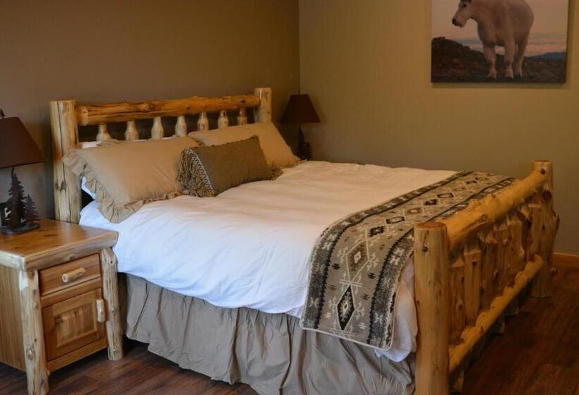 标准平房, Summit Lake Lodge